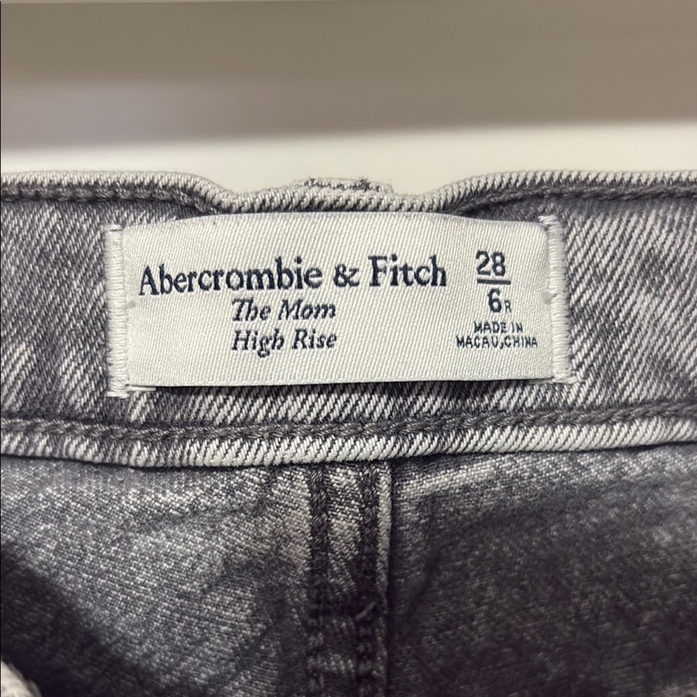 Abercrombie & Fitch Women's Gray Straight Leg Jeans - Picture 2 of 4